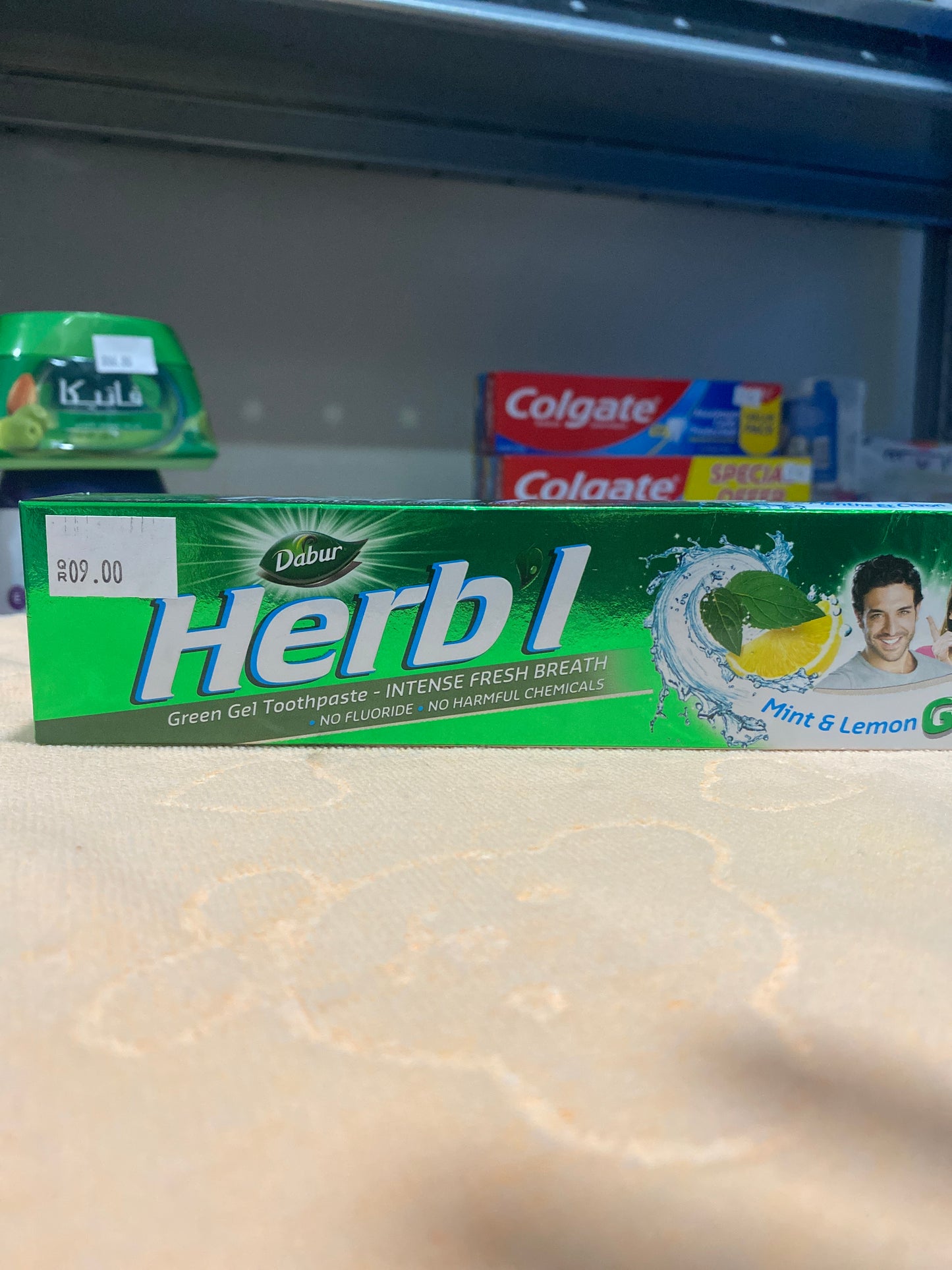 Dabur herbal le menthe et citron gel